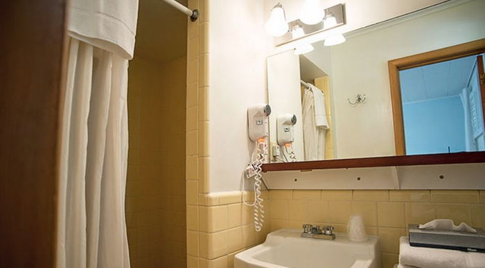 Summers Inn (Four Seasons Motel) - Web Listing (newer photo)